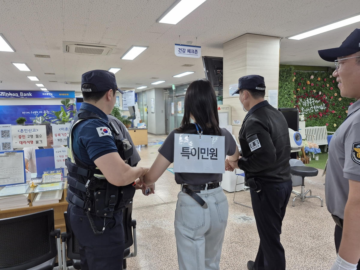 인천 미추홀구, '특이 민원 대응 모의훈련' 실시…현장 대응력 강화