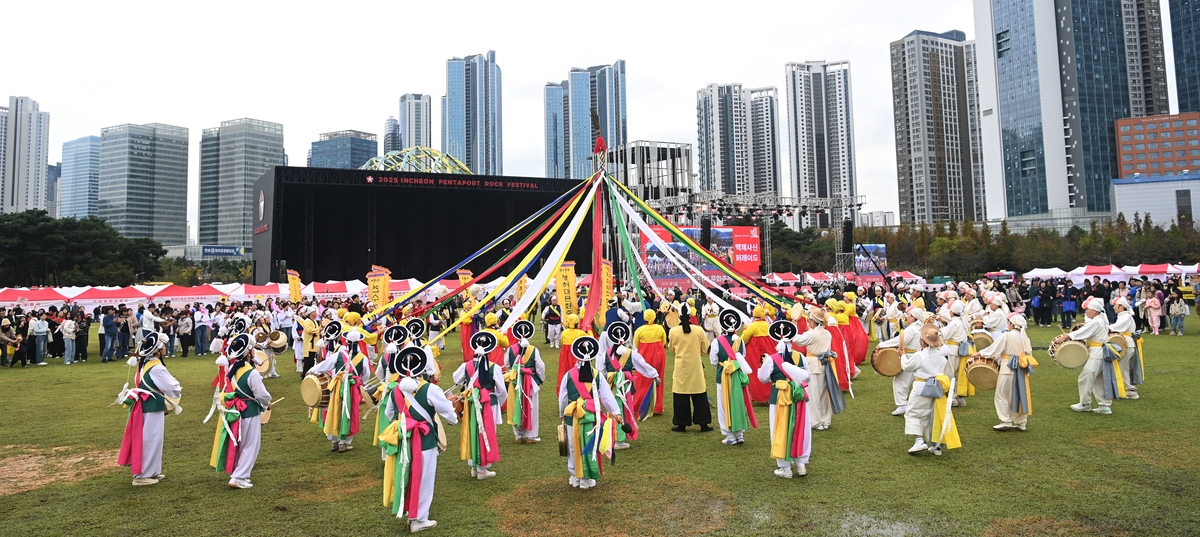 연수구, 능허대 축제 백제 사신 행렬 성료…'현대판 사신 외교'
