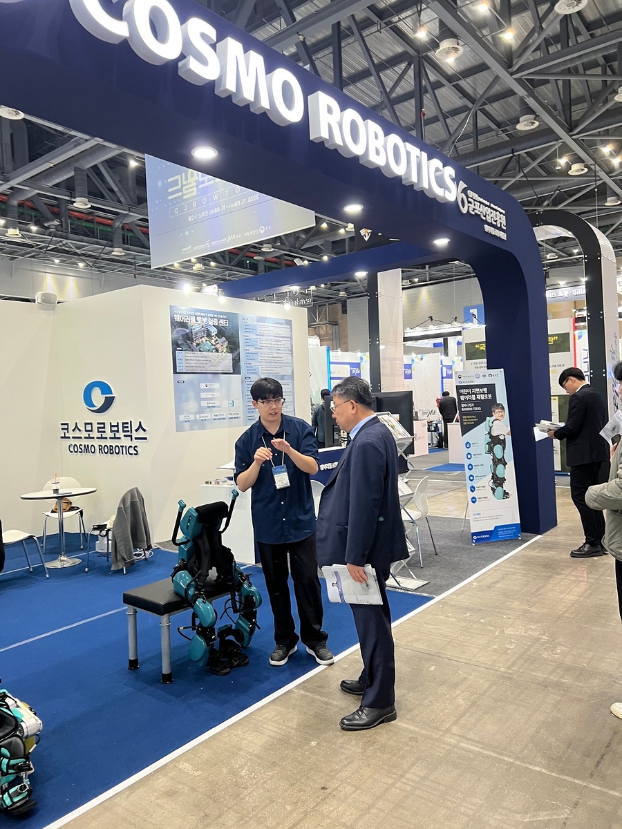 군포산업진흥원, 2025 로보월드서 웨어러블 로봇 체험관 운영