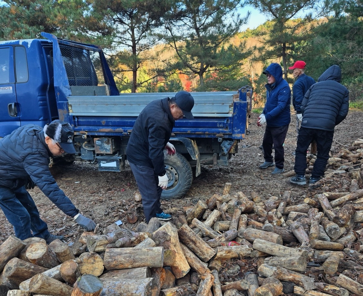 보은군, 한겨울 추위 녹이는 사랑의 땔감 나눔