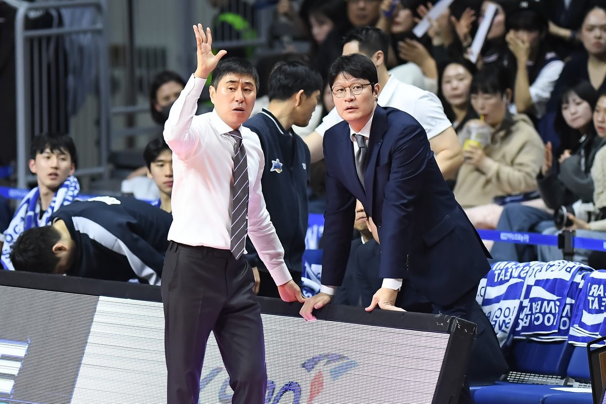 2025-2026시즌 경기 중 이상민 감독과 이규섭 DB 신임 감독