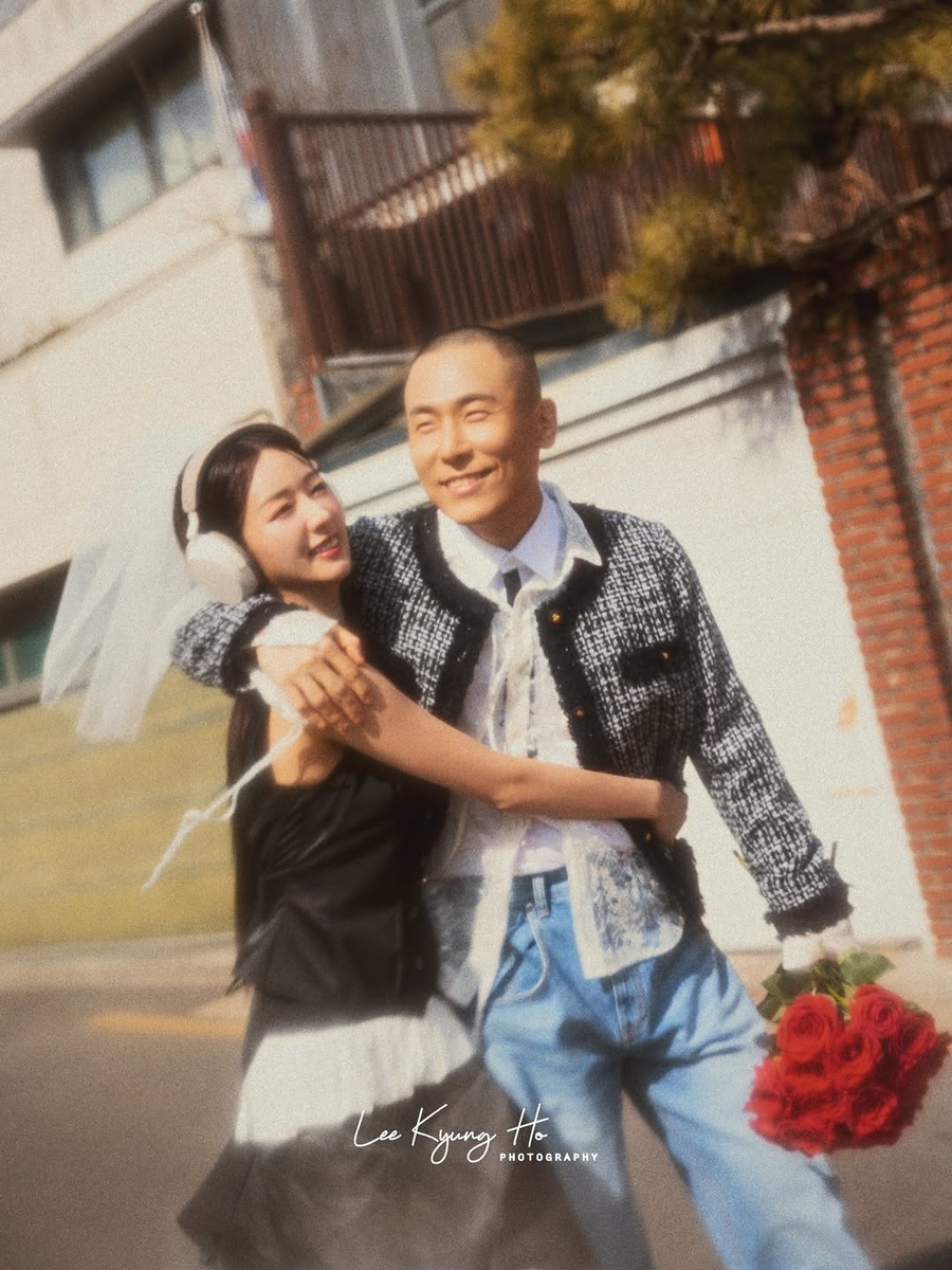에이핑크 윤보미(좌)와 작곡가 라도(우) 부부 웨딩 화보