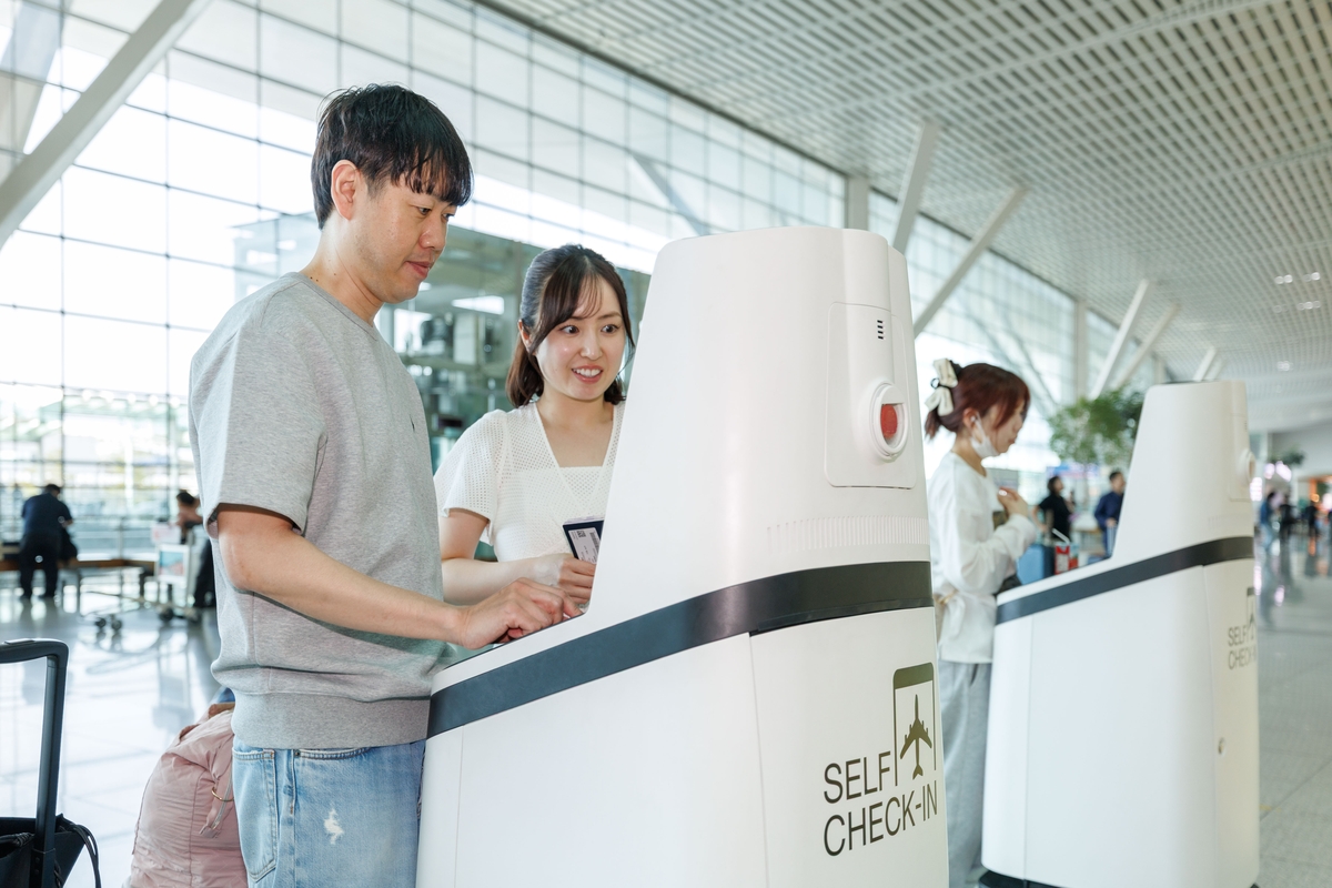 인천공항, 세계 공항 최초 자율주행 셀프체크인 로봇 도입