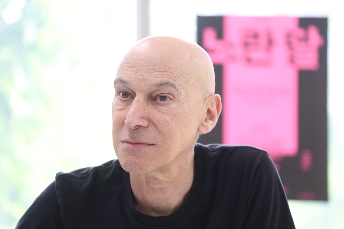 인터뷰하는 토니 그레이엄