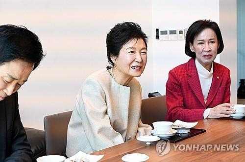 발언하는 박근혜 전 대통령