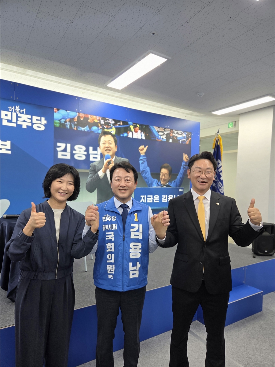 더불어민주당 김용남(가운데) 평택시장 후보