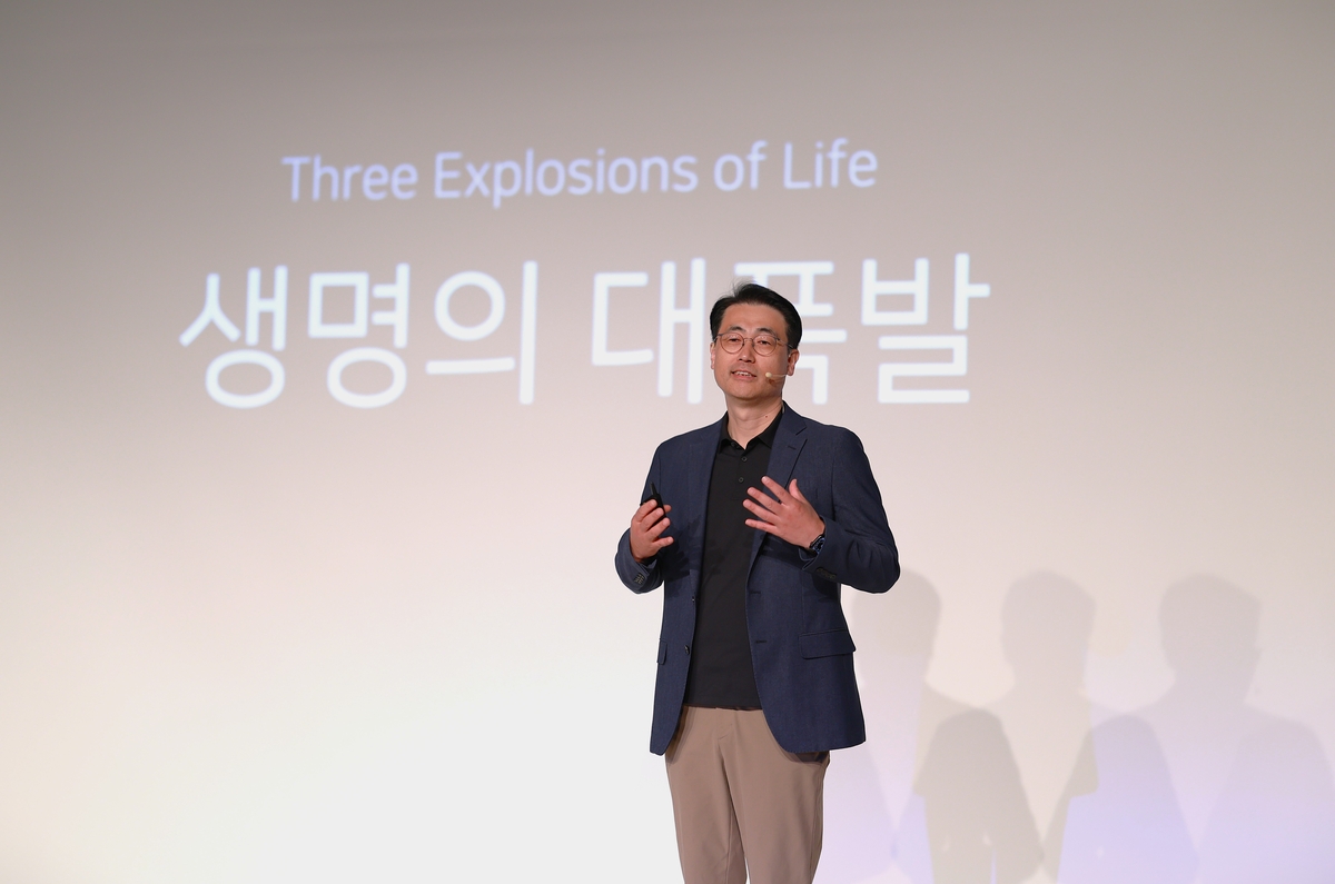 SAC 2026에서 기조연설하는 이경일 솔트룩스 대표