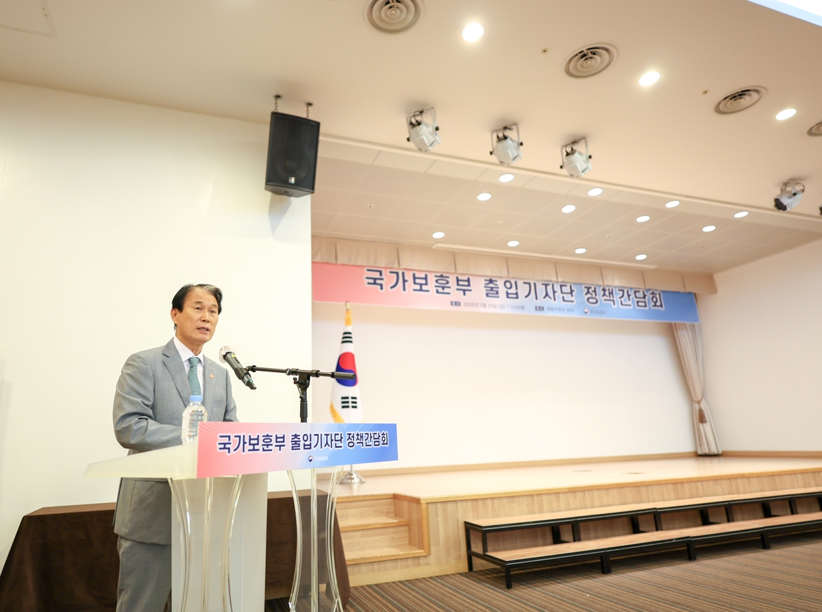 기자간담회 하는 권오을 장관