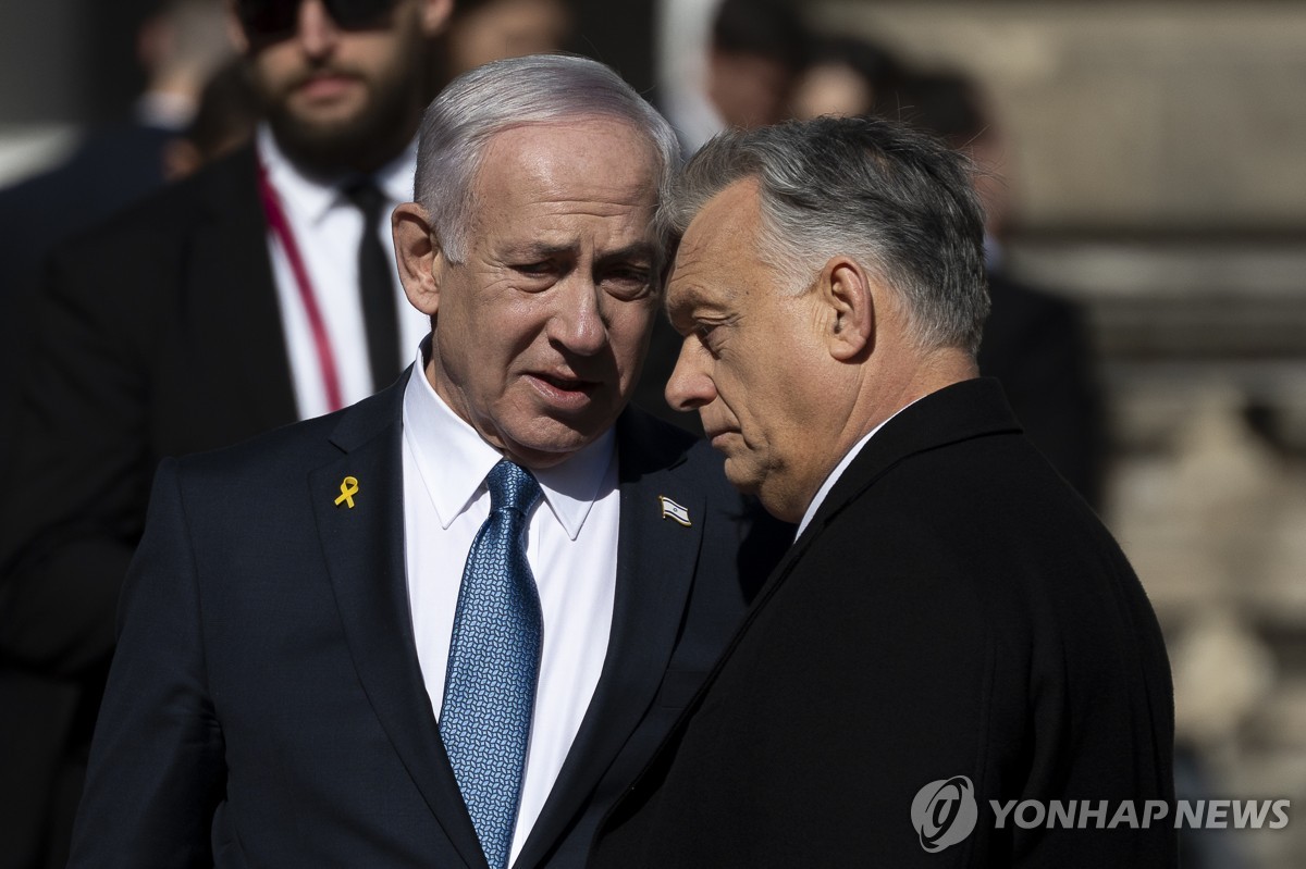 2025년 4월 헝가리 부다페스트에서 만난 베냐민 네타냐후 이스라엘 총리(왼쪽), 오르반 빅토르 전 헝가리 총리