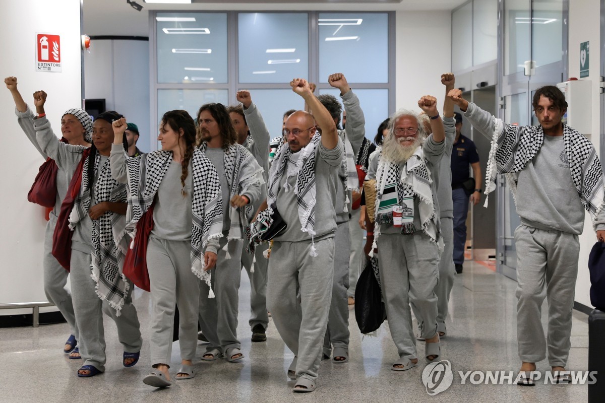 이탈리아로 돌아온 가자 구호선단 활동가들