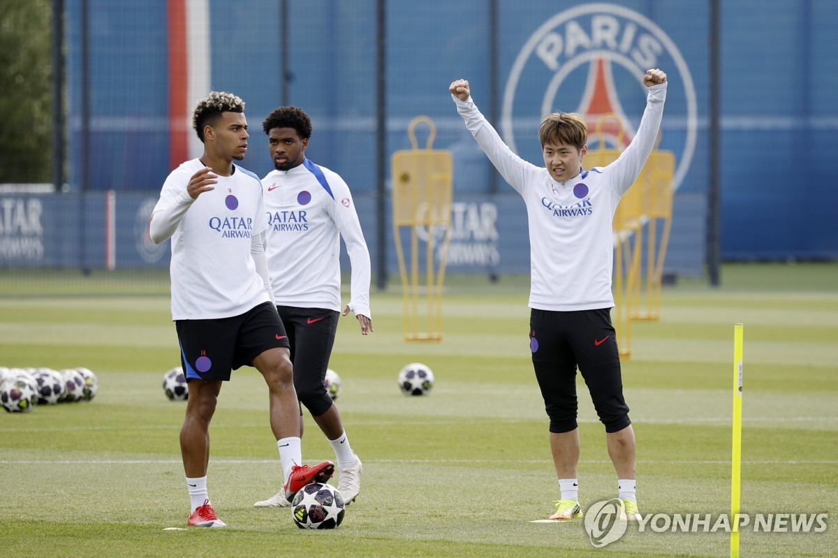훈련하는 이강인.