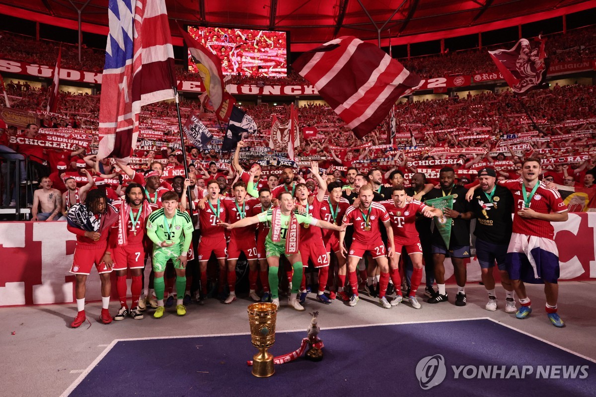 DFB 포컬 우승을 기뻐하는 바이에른 뮌헨 선수들
