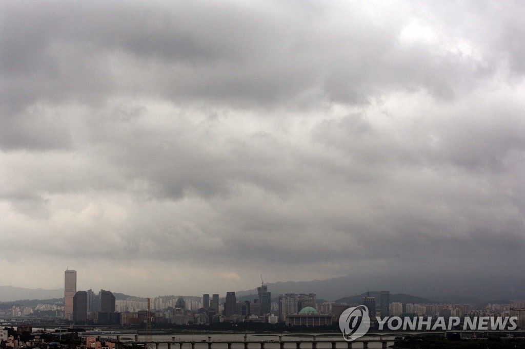 먹구름 서울하늘