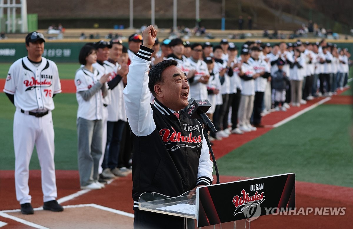 울산 웨일즈 개막전 앞두고 발언하는 김두겸 시장