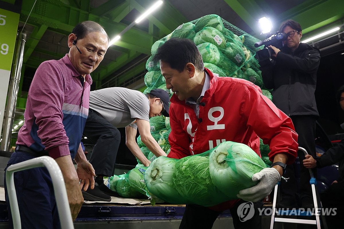 가락시장 찾은 오세훈 후보, 공식 선거운동 시작