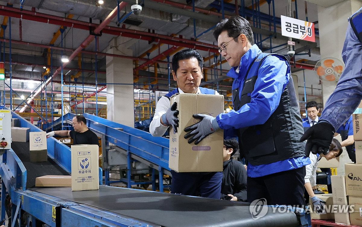 우편집중국 찾아 택배 업무 체험하는 정원오 후보