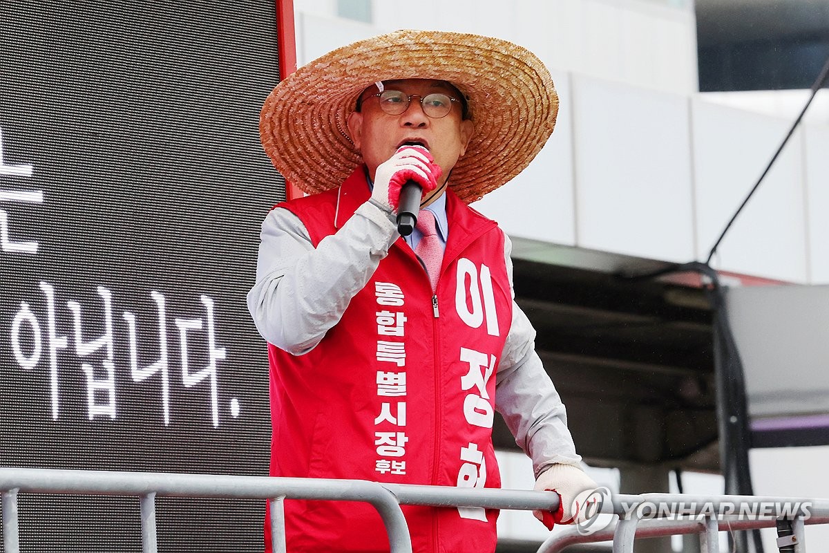 '선거운동 개시' 유세하는 이정현 후보