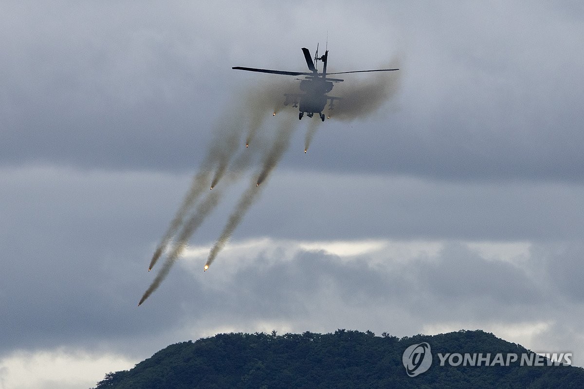 로켓 발사하는 아파치