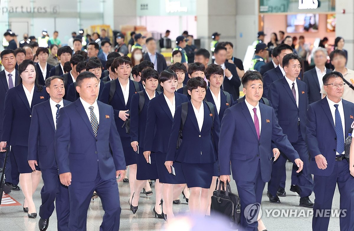 인천공항 도착한 내고향여자축구단