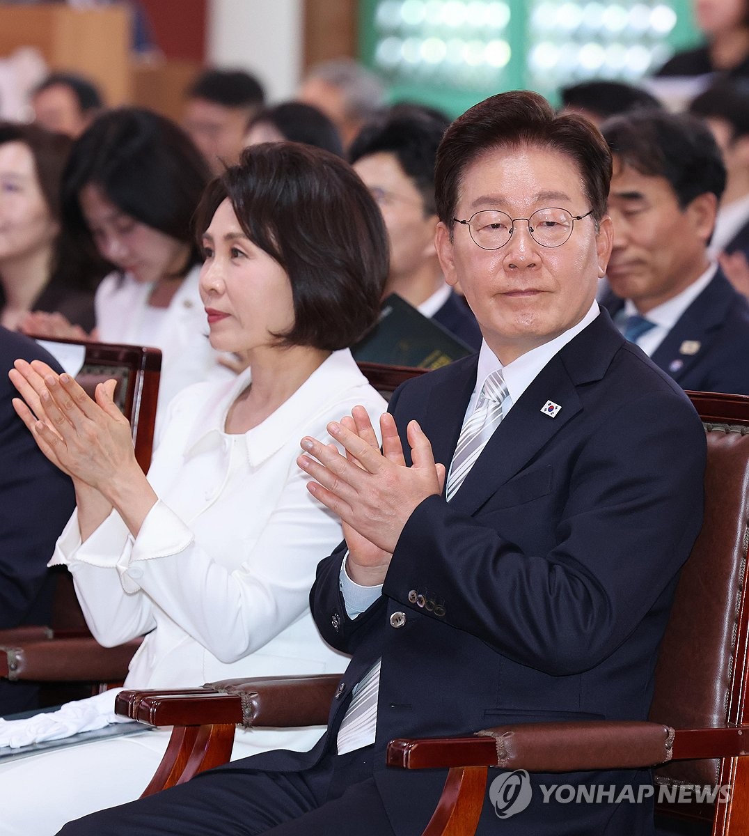 봉축법요식 참석한 이재명 대통령 부부