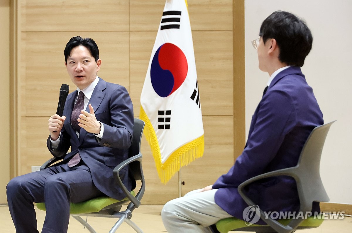 '공소취소 찬반 토론회' 나온 박상용 검사
