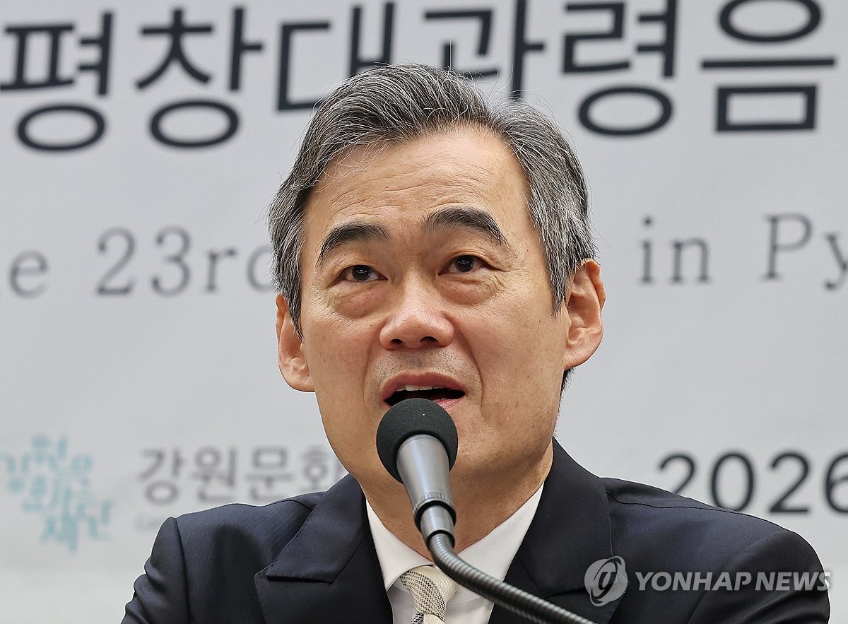 인사말하는 양성원 예술감독