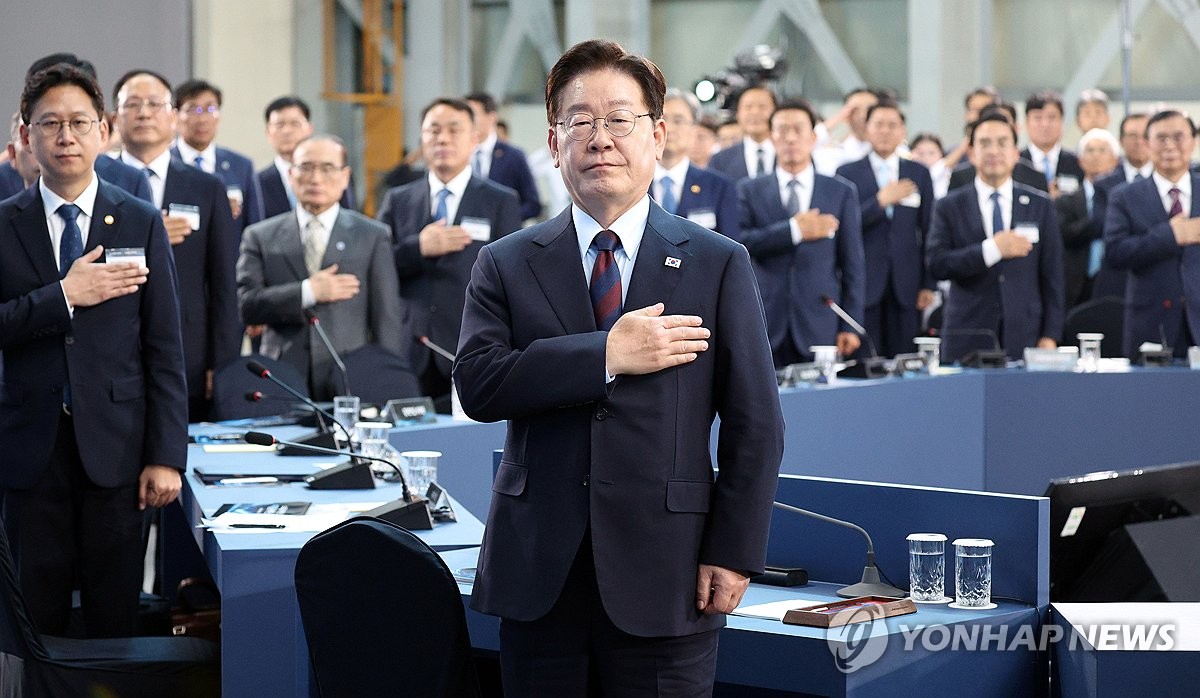 이재명 대통령, 제1회 미래국방전략위원회 주재