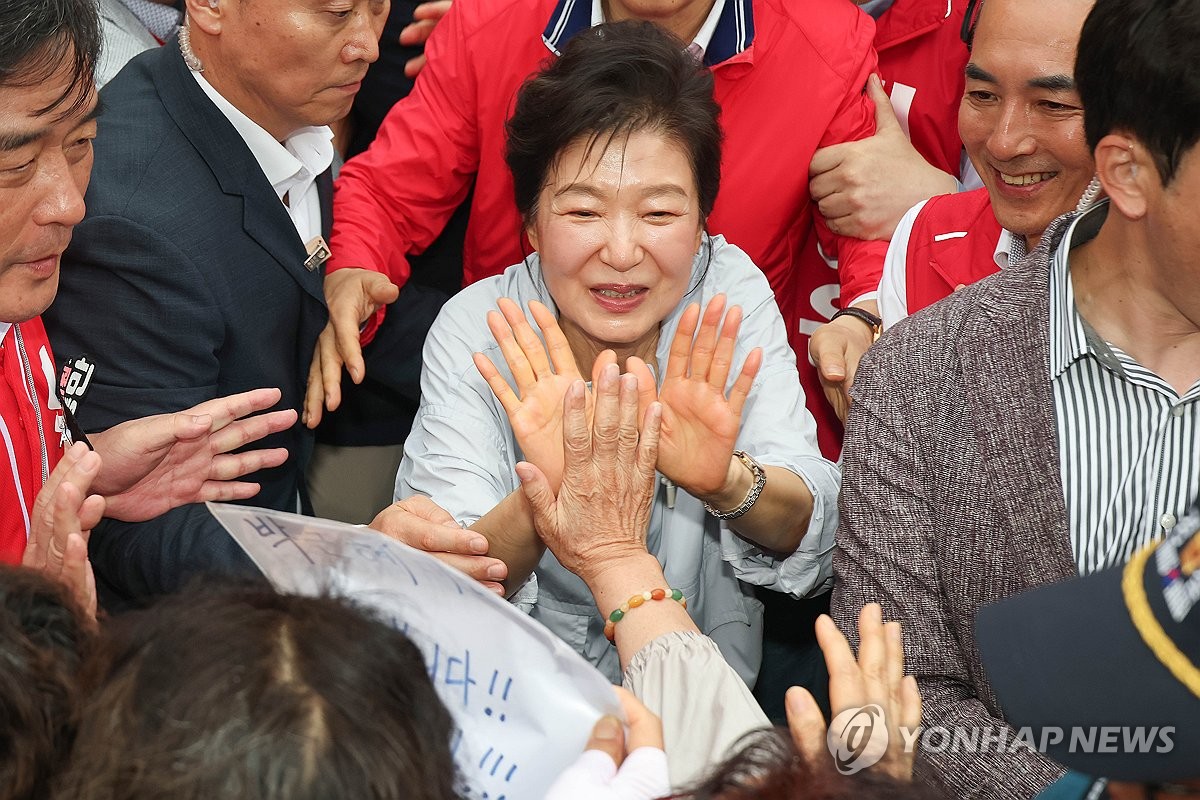 기장시장 방문한 박근혜 전 대통령