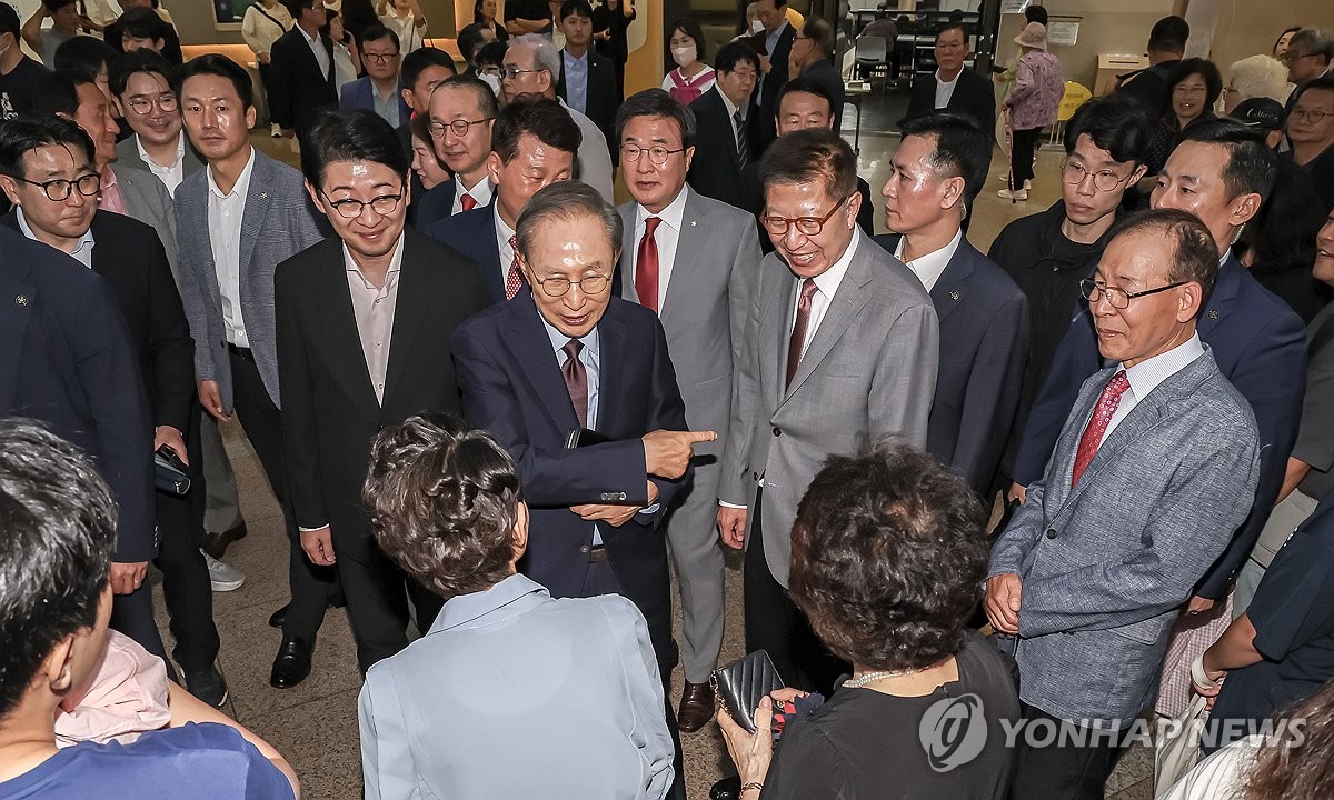 부산 찾은 이명박 전 대통령