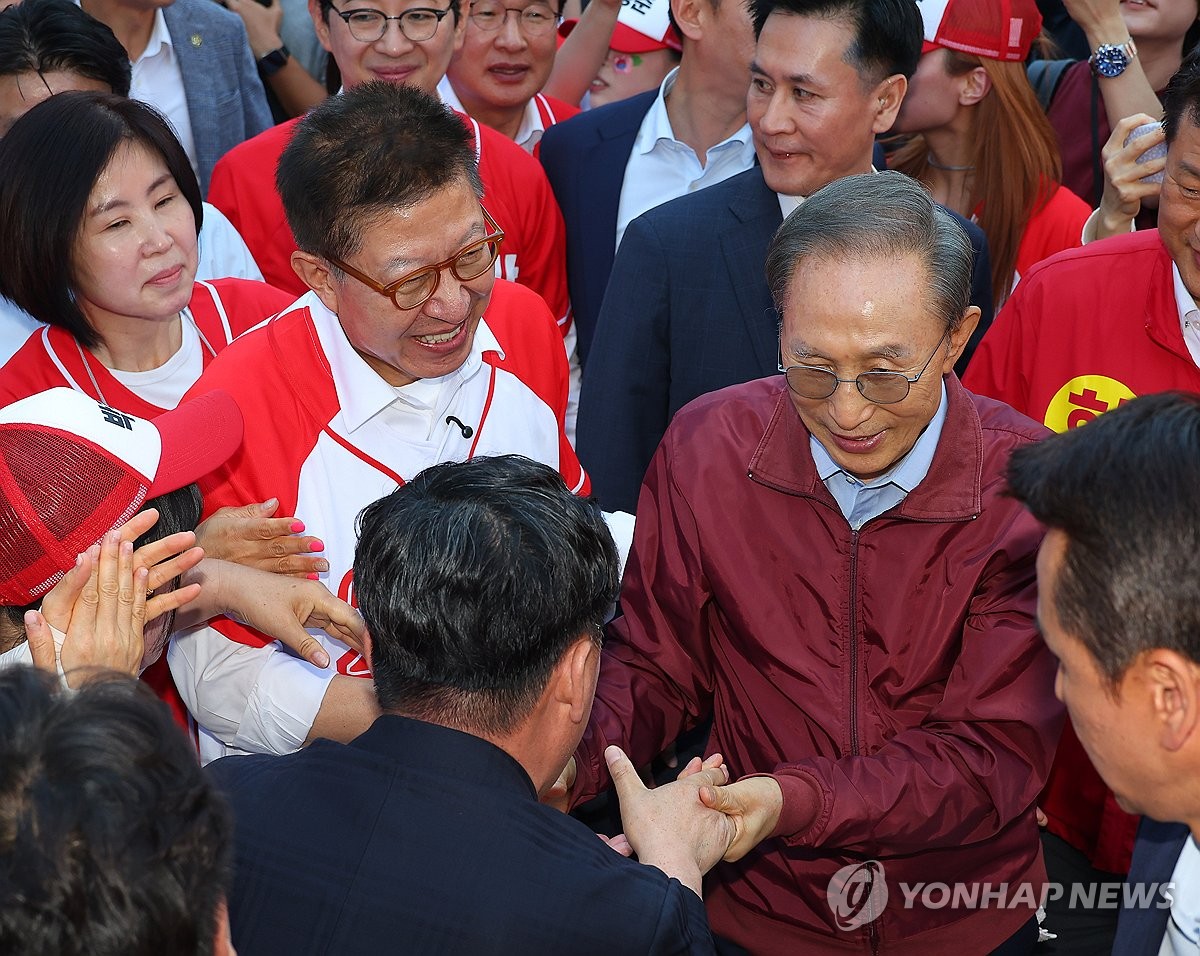 이명박, 박형준 부산시장 후보 지원