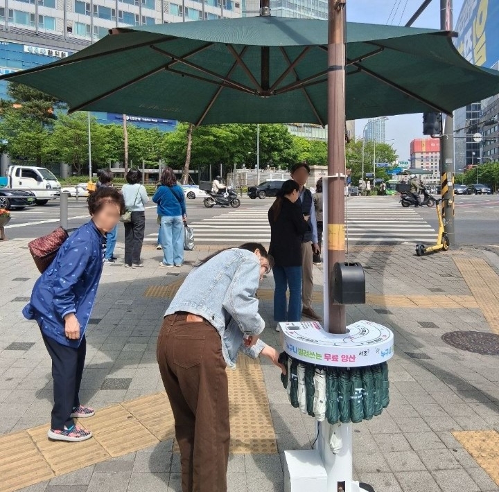서초구, 서리풀양산 스마트 대여 서비스 확대…폭염종합대책 본격 가동