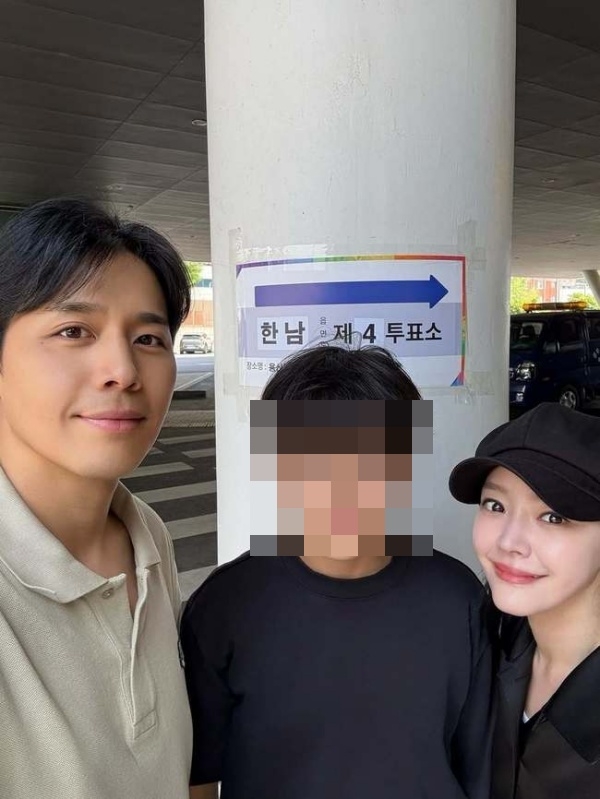 뮤지컬 배우 손준호(왼쪽), 김소현 가족
