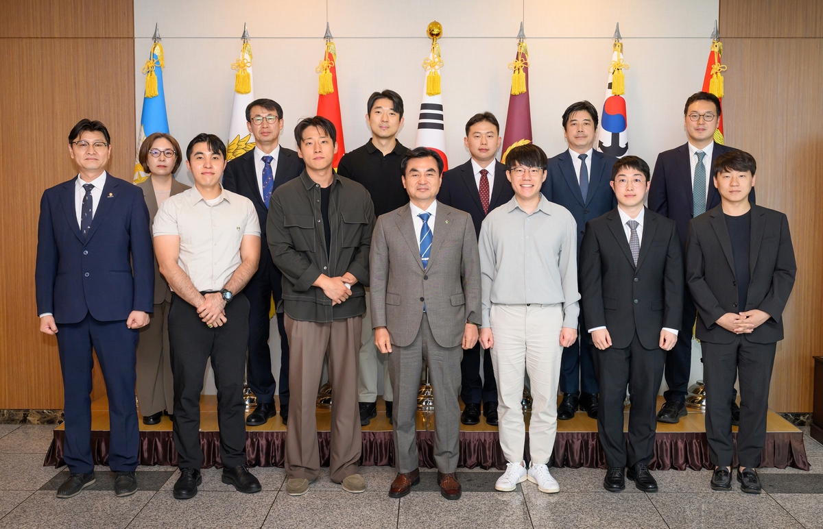 국방장관, 국방창업경진대회 출신 창업인 간담회
