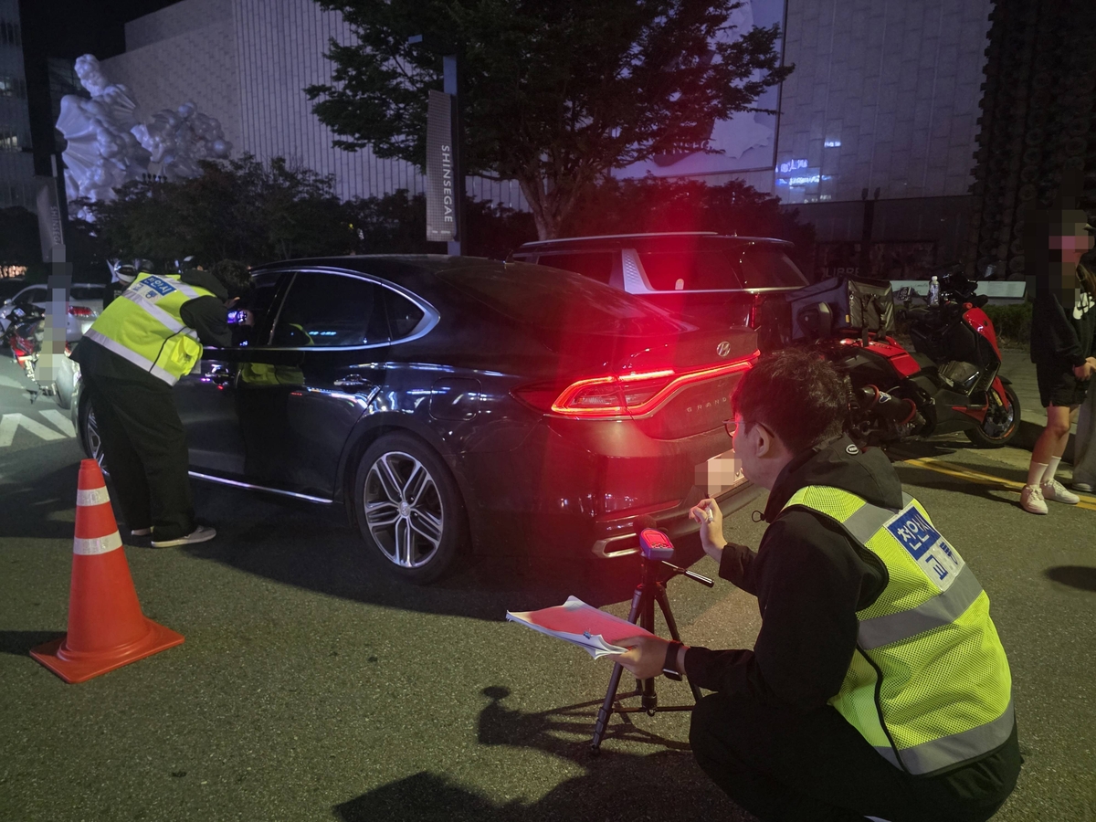 현충일 폭주·난폭운전 특별 단속하는 충남경찰 관계자