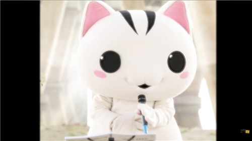 노래를 부르고 있는 고양시 마스코트 '고양고양이'