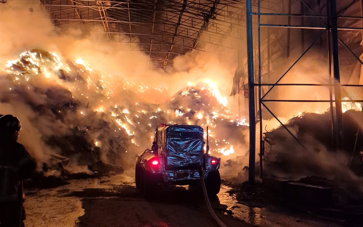 무인 소방 로봇 '단비' 투입