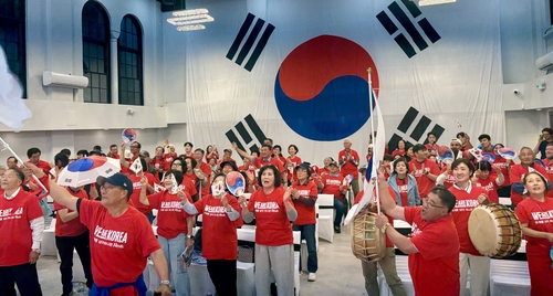 대표팀 첫 승 축하하는 美한인들