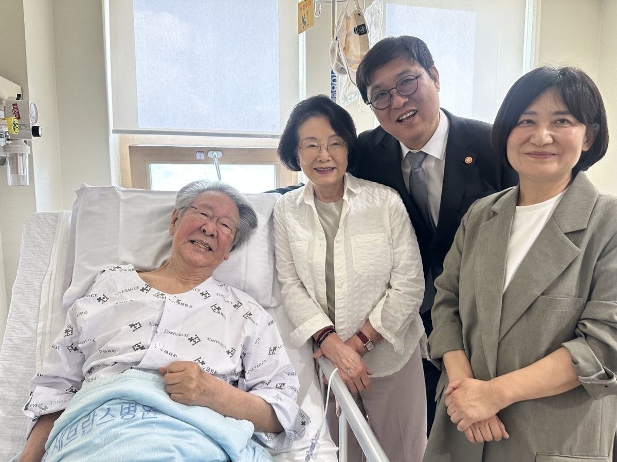 최불암 병문안 간 최휘영 문체부 장관