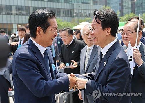 대화하는 김민석 국무총리와 정청래 대표
