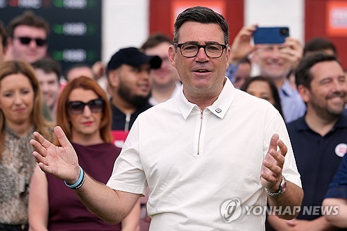당선 기념 연설하는 버넘 시장