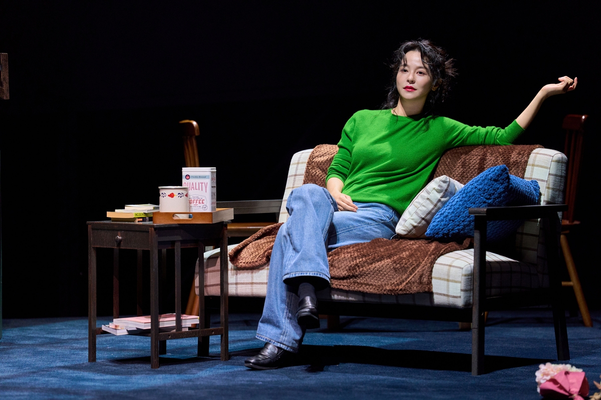 연극 '플리백' 속 배우 김주연