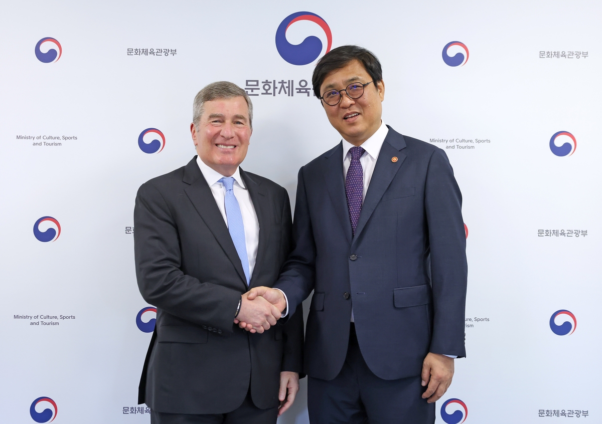 최휘영 문화체육관광부 장관과 찰스 리브킨 미국영화협회(MPA) 회장