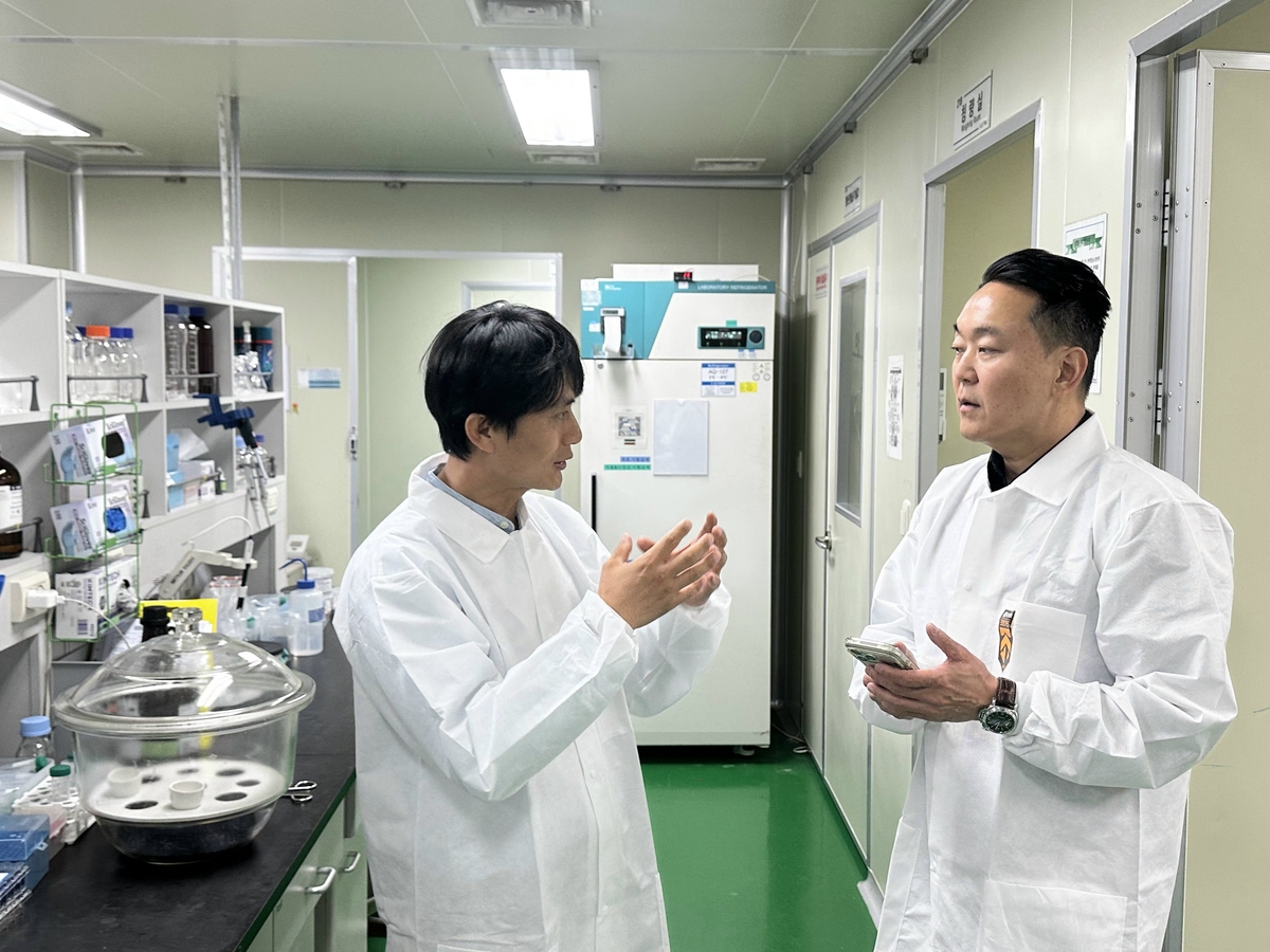 HLB펩과 노바브리지 대표