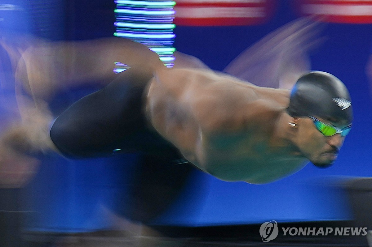 힘차게 출발하는 선수