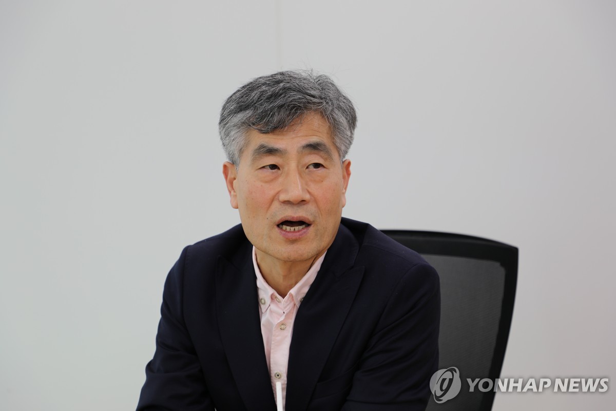 연합뉴스와 인터뷰 중인 최연혁 스웨덴 린네대학교 교수