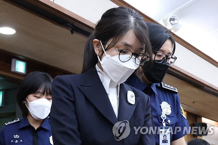 법정 출석한 김건희
