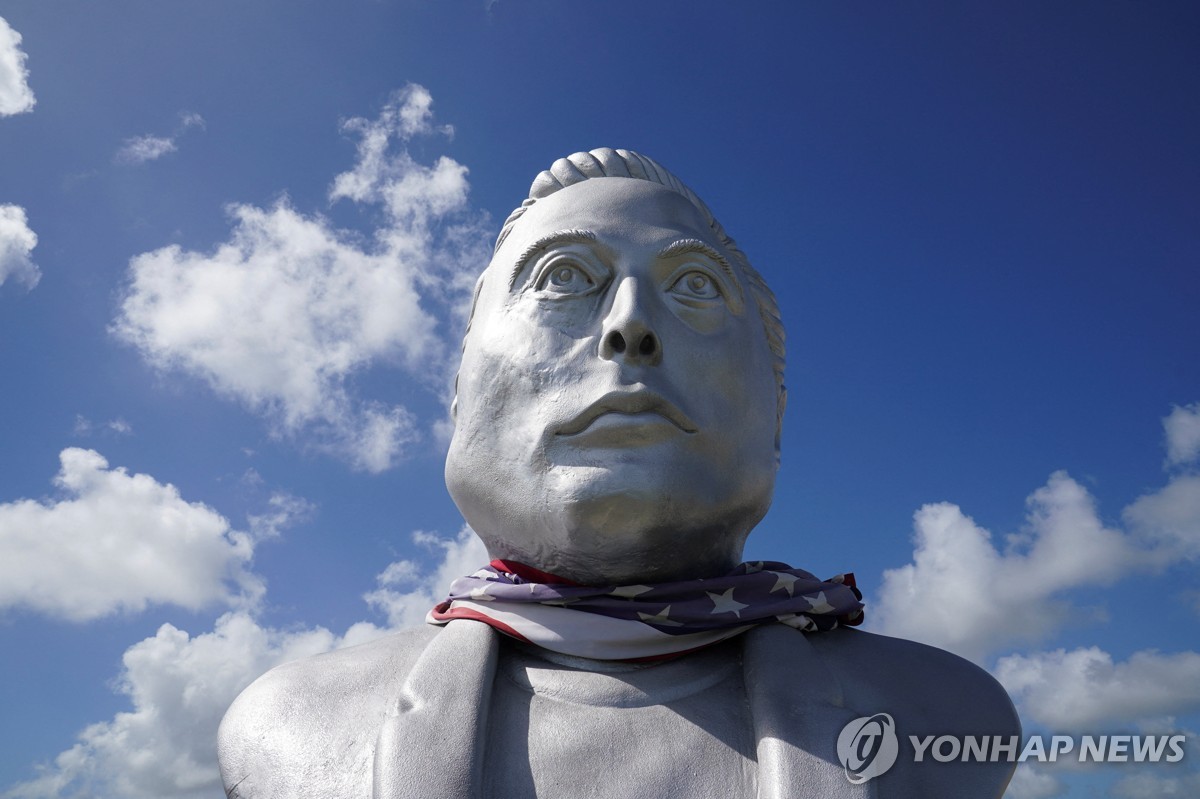 일론 머스크 흉상
