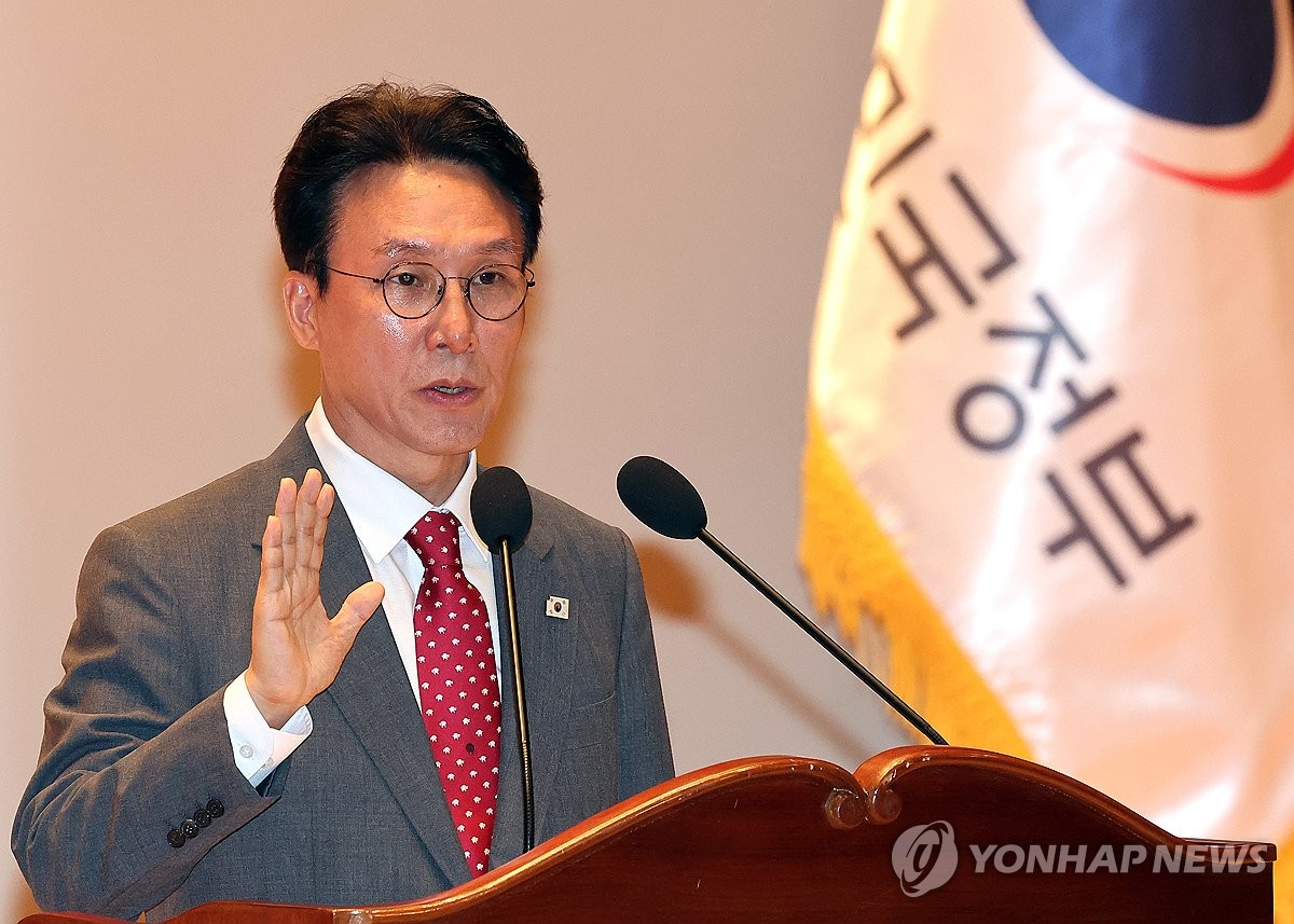 지난해 7월 취임 선서하는 김민석 국무총리