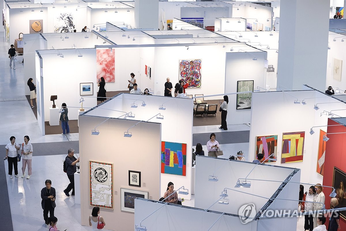 키아프 서울 2025 전시 전경