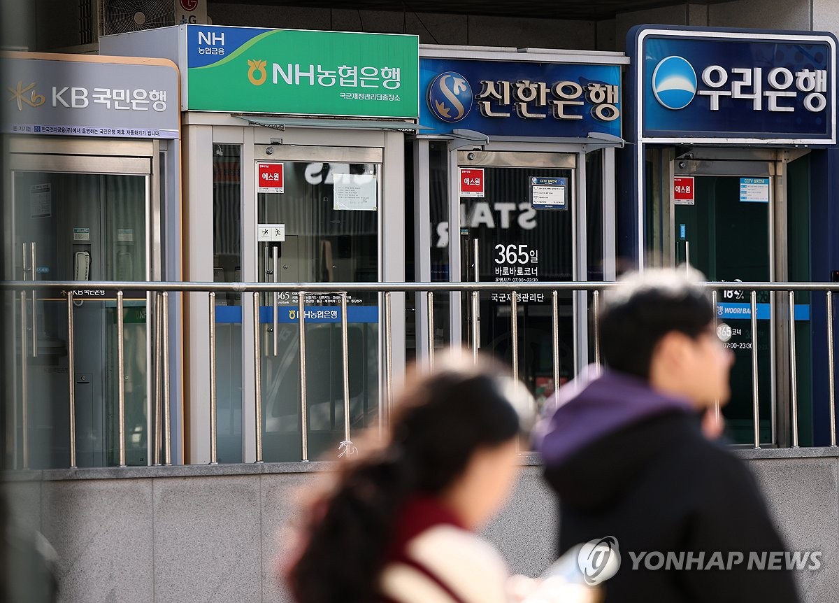 '다시 3%대' 은행 금리 경쟁 불붙어…정기예금 이달 9조 증가